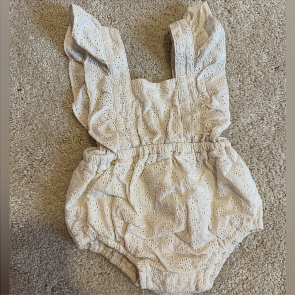 Noralee Cream Eyelet Baby Romper NWOT 3-6months